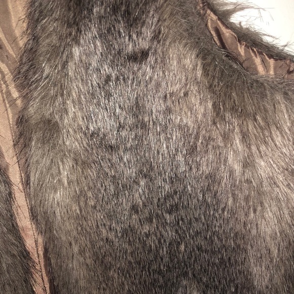 Faux fur vest - Picture 2 of 3